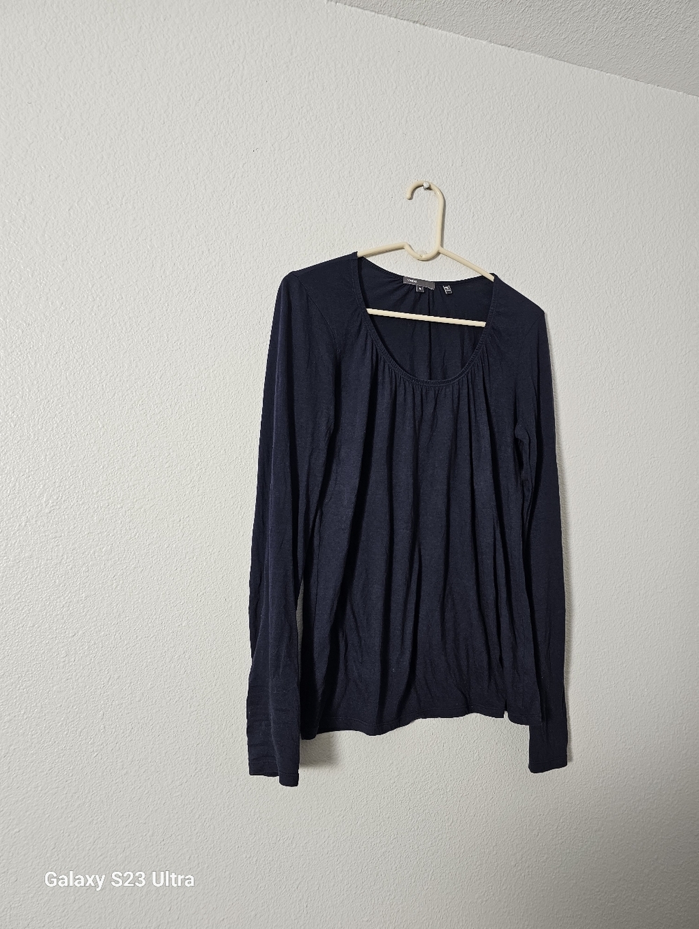 Women's Navy Long-Sleeve Scoop Neck Top Sz M
